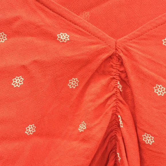 Red blouse with flower detail - Picture 4 of 6